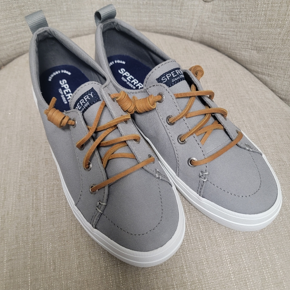Womens sperry casual canvas shoes. Size 7, grey